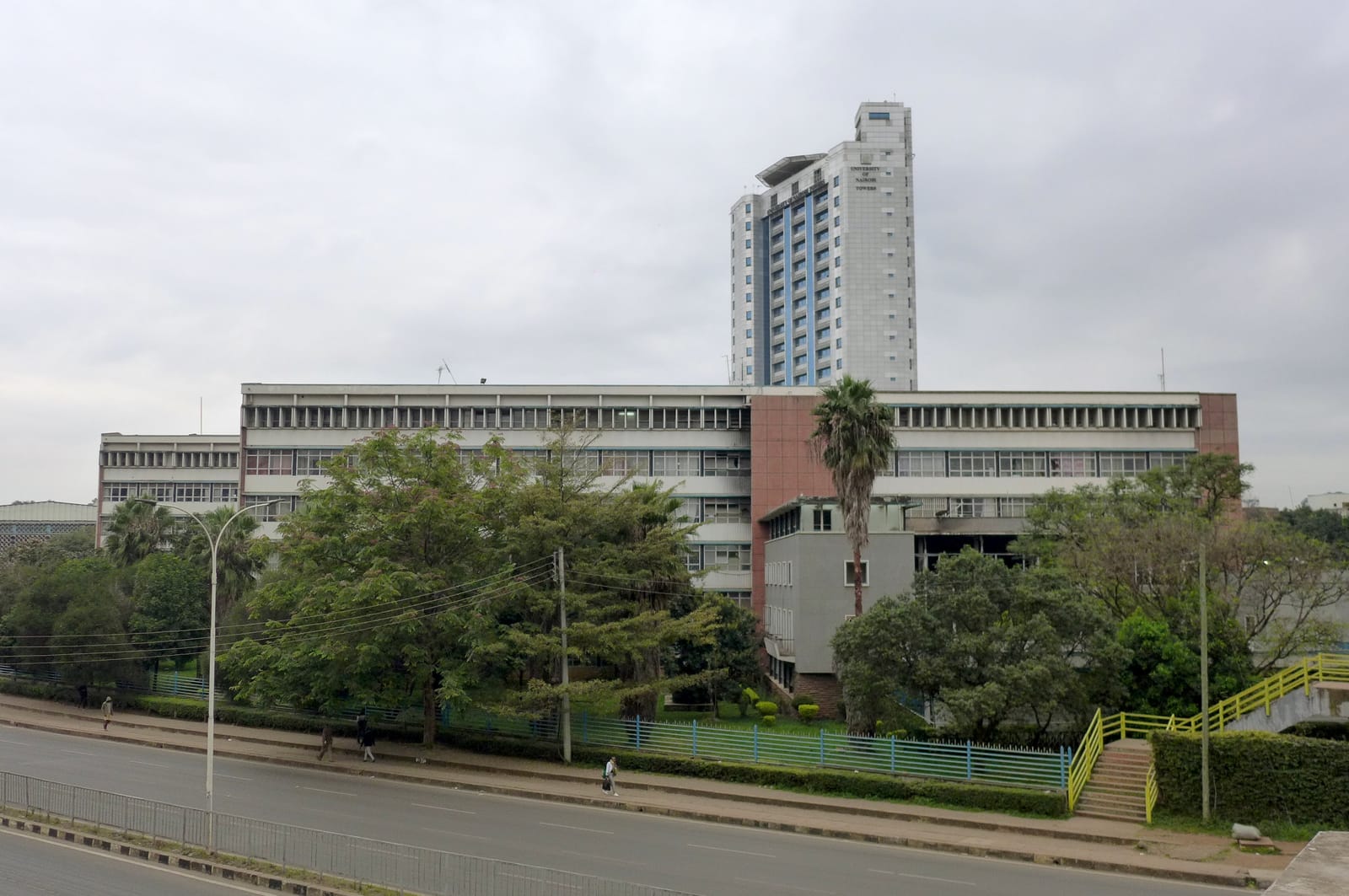 2025年8月拍摄的内罗毕大学,前景为甘地楼,后方为内罗毕大学大楼。资料图,非罢工现场。